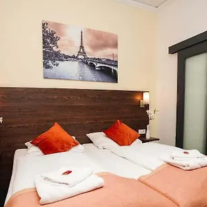 3* Hotel Little Paris