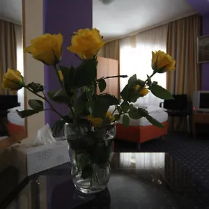 Carlton Hotel